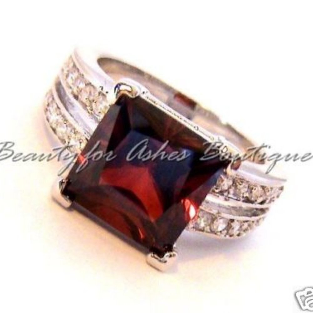 Women Classic Center Stage Garnet Red Clear Square Cubic Zirconia Cz Ring Size 8